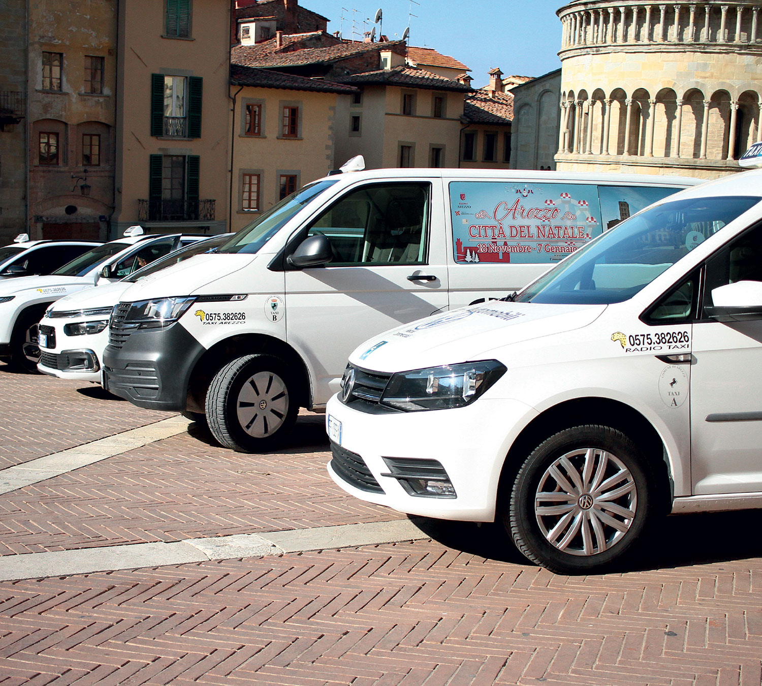 Radio Taxi Service Arezzo 24/7.Taxi Arezzo Cooperative Official website at: Via Tiziano, 32 52100 Arezzo.