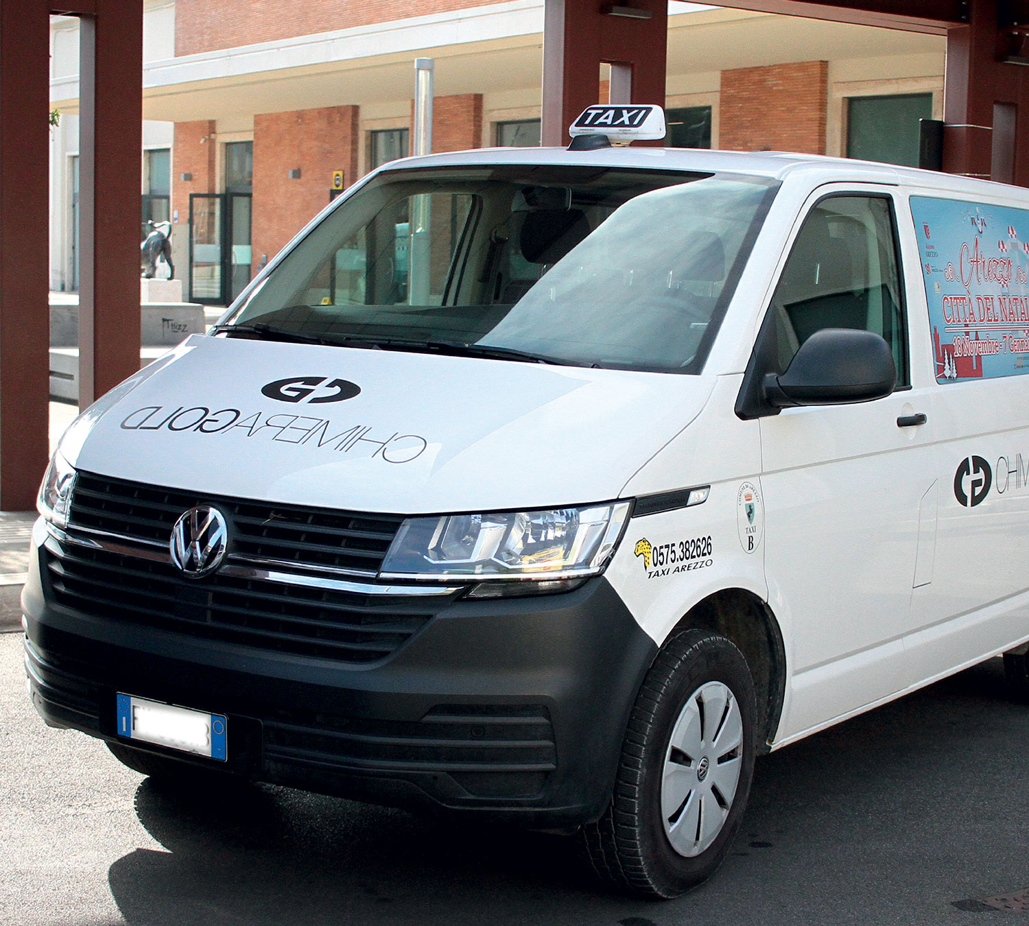 TAXIPULMINO 9-seater minibus with driver, Airport transfers, train stations, locations, and tourist tours.